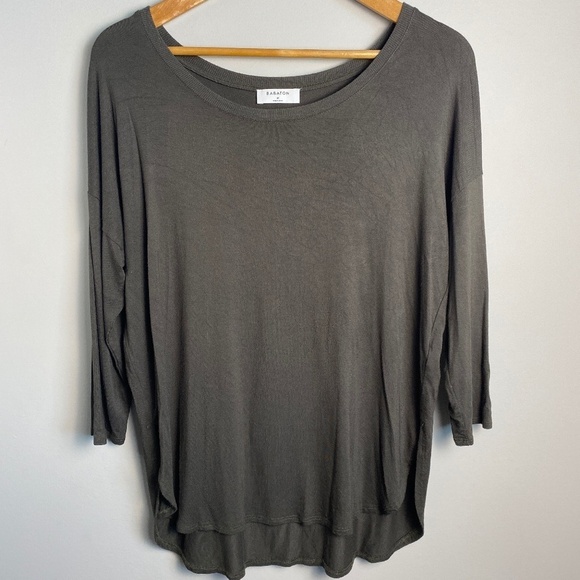 Aritzia Babaton Women's Dark Olive Green 1/2 Sleeve 1/4 Side Slit T-Shirt Medium - Picture 1 of 14